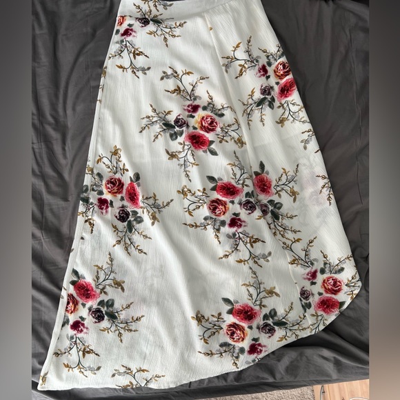 Dresses & Skirts - Floral white wrap skirt, size large